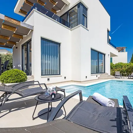 Vila Val Di Bora - Moderne 4 Sterne Ferienvilla Mit Pool, Meerblick, Grill