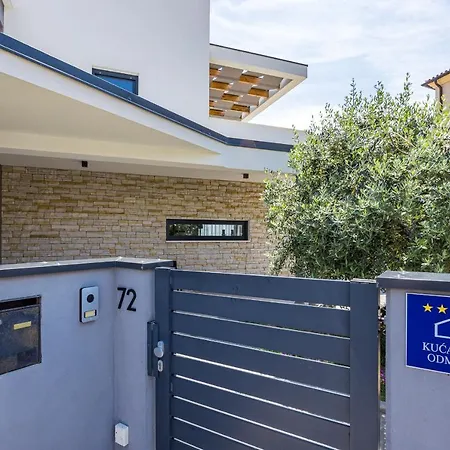 Val Di Bora - Moderne 4 Sterne Ferienvilla Mit Pool, Meerblick, Grill Vila