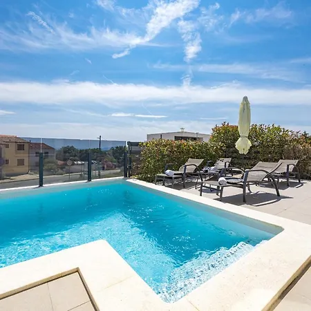Val Di Bora - Moderne 4 Sterne Ferienvilla Mit Pool, Meerblick, Grill Ližnjan
