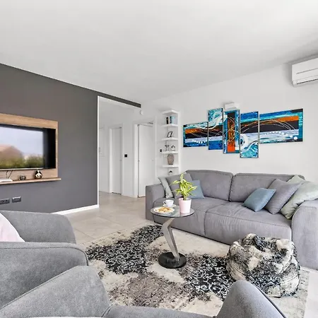 Val Di Bora - Moderne 4 Sterne Ferienvilla Mit Pool, Meerblick, Grill * Ližnjan