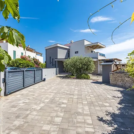 Val Di Bora - Moderne 4 Sterne Ferienvilla Mit Pool, Meerblick, Grill Vila *