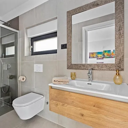Val Di Bora - Moderne 4 Sterne Ferienvilla Mit Pool, Meerblick, Grill